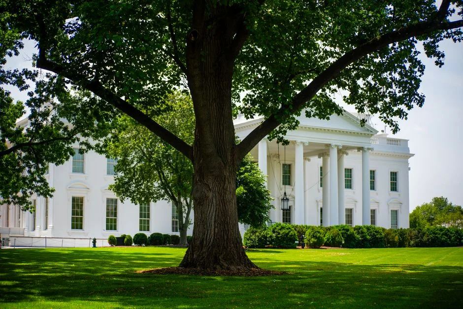 Anthropic Defies White House Over AI Regulations — Investors Are Watching