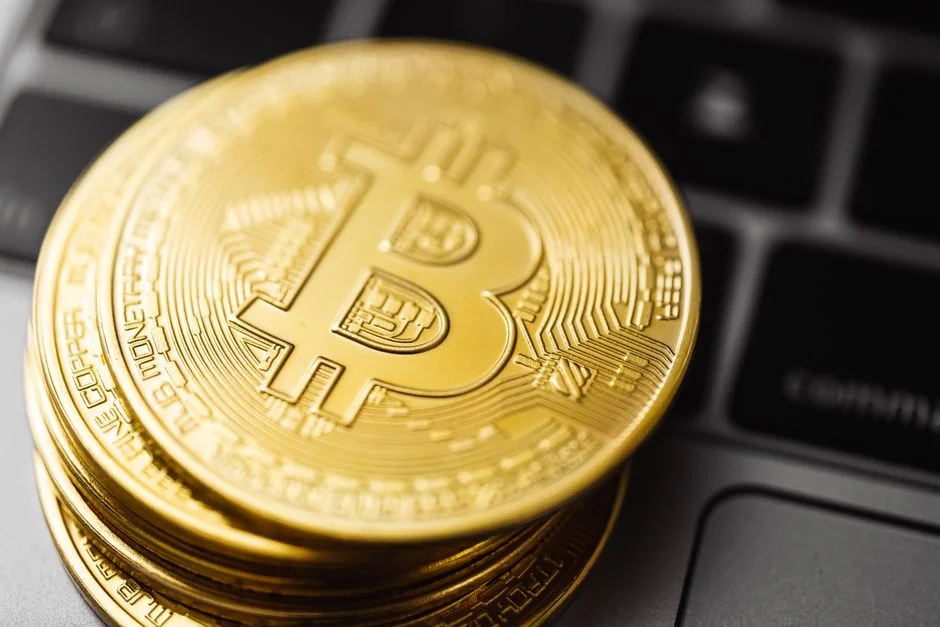 Bitcoin Slides Toward $70,000 as Strategy Unloads $4.2B in BTC — Artificial Intelligence