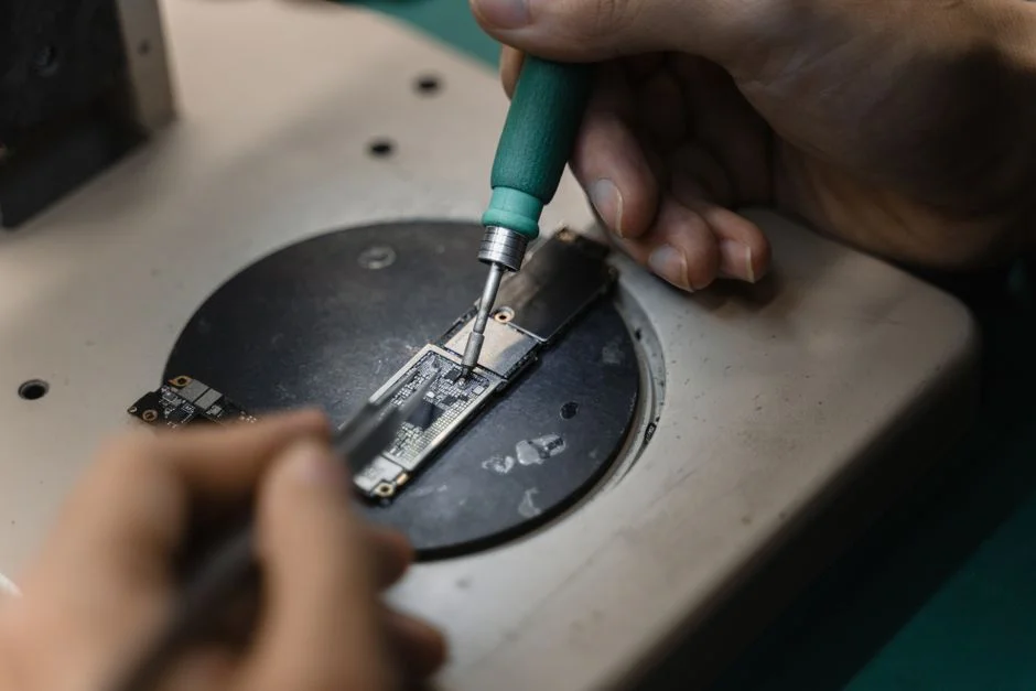 China Chip Makers Surge Into $73bn Market, Challenging Japan Rivals — Business Finance