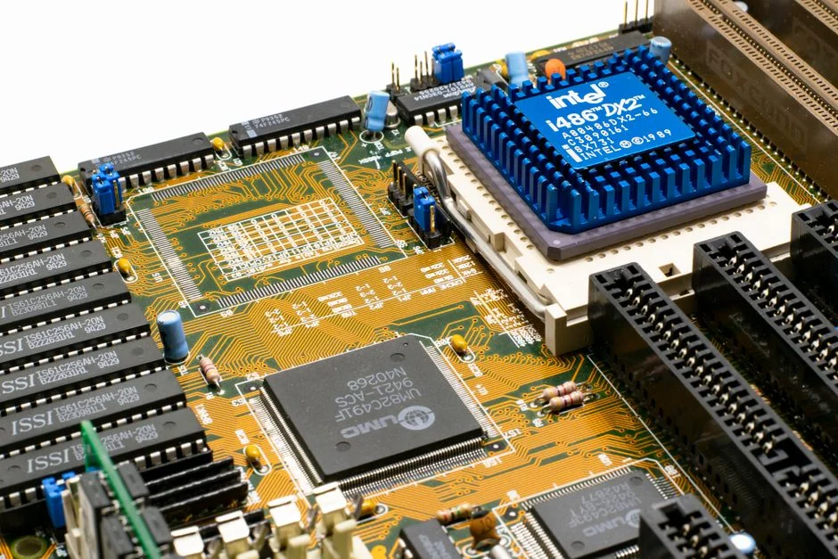 Intel Surges 9% After Trump Confirms Apple U.S. Chip Partnership — Health Medicine
