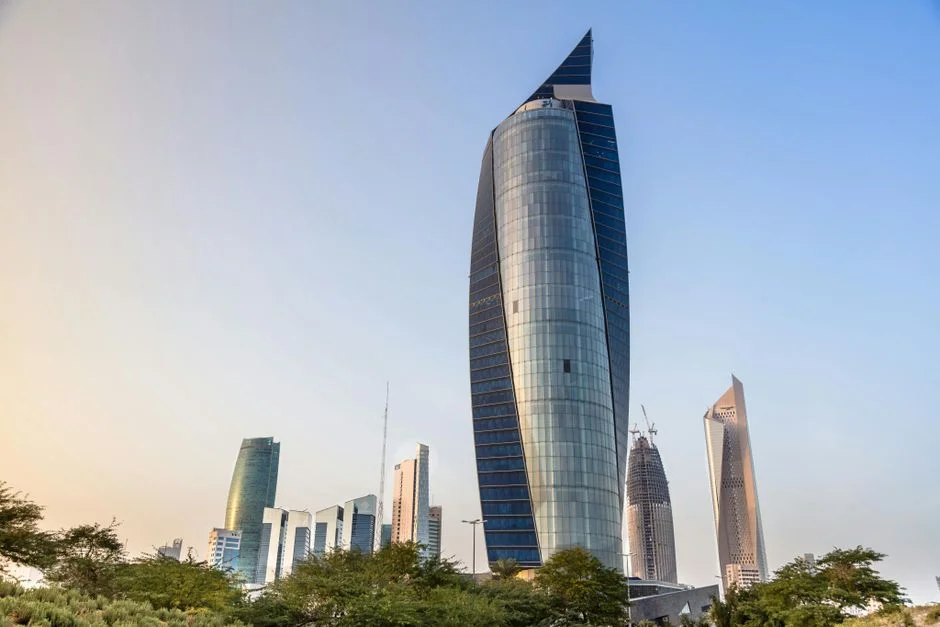 Kuwait Reports Missile Attacks as US Strikes Iranian Radar Sites – What's Next?