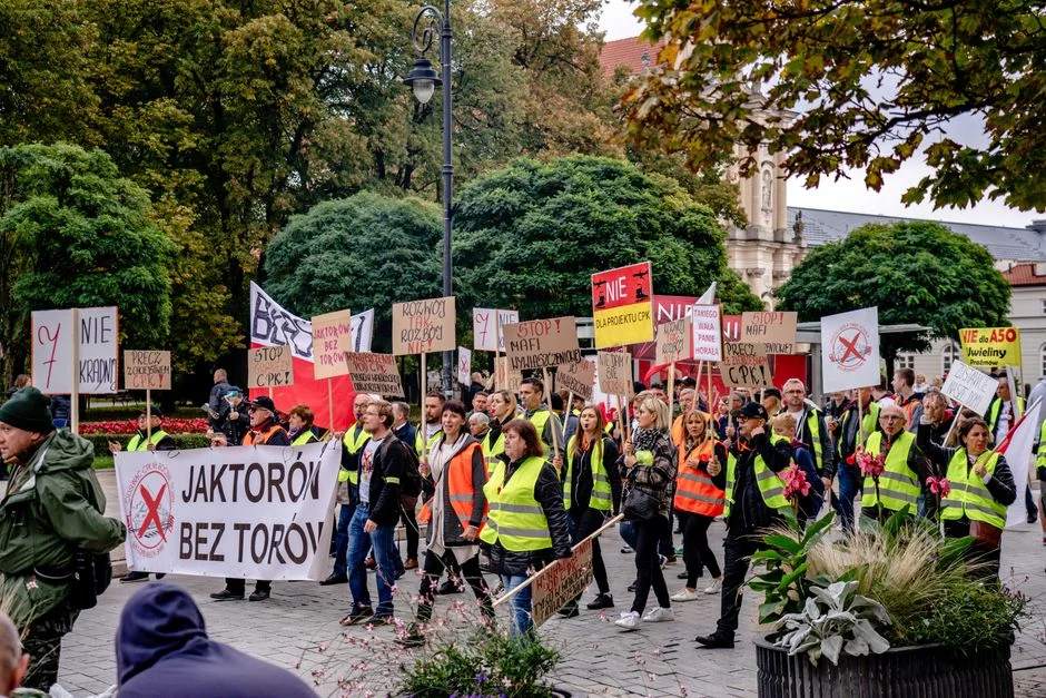 Meta's Layoff Protests Erupt as Contractors Demand Fair Treatment in Dublin — Science