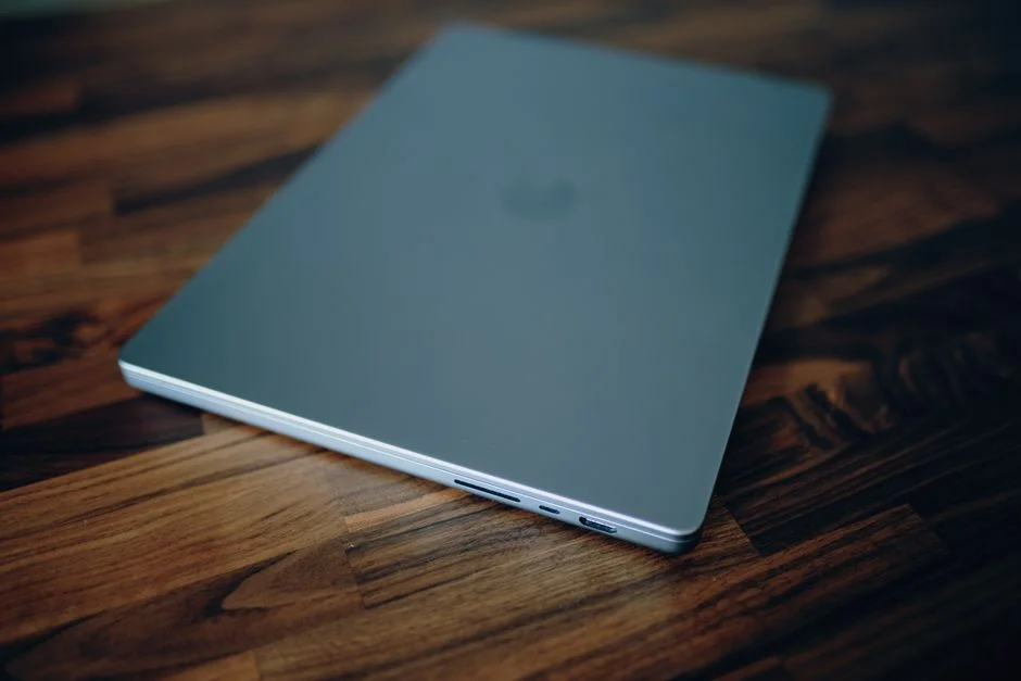 Microsoft Surface Laptop Ultra Targets Apple — and Investors Are Paying Close Attention — Politics World
