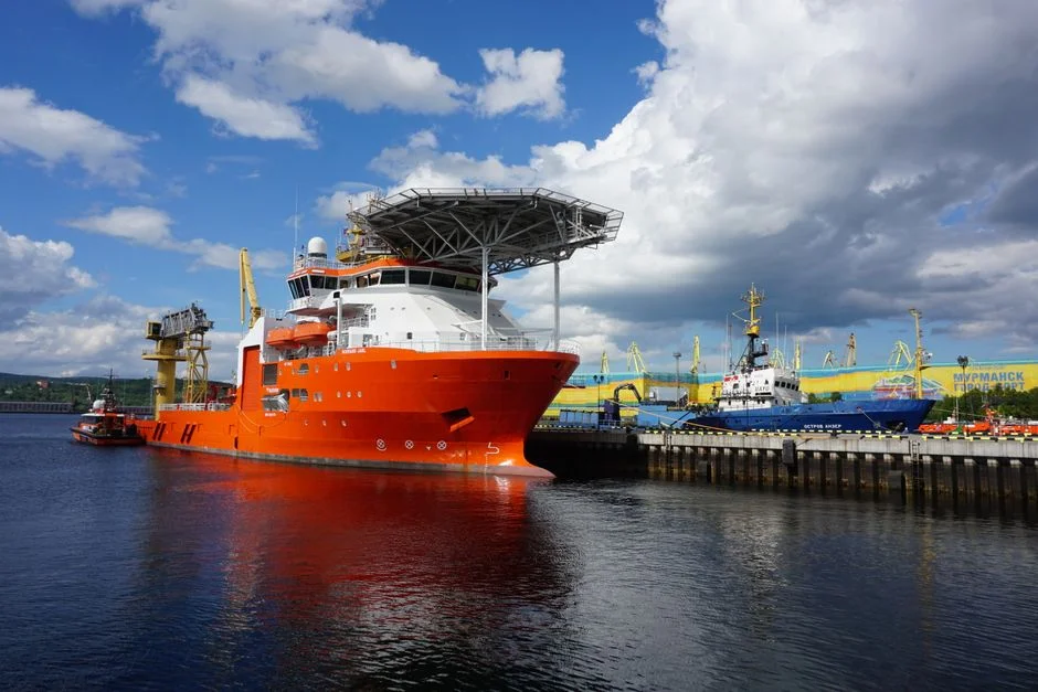 Ukraine Strikes Russian Cargo Ships, Admits Romania Drone Blast Near NATO Border — Politics World