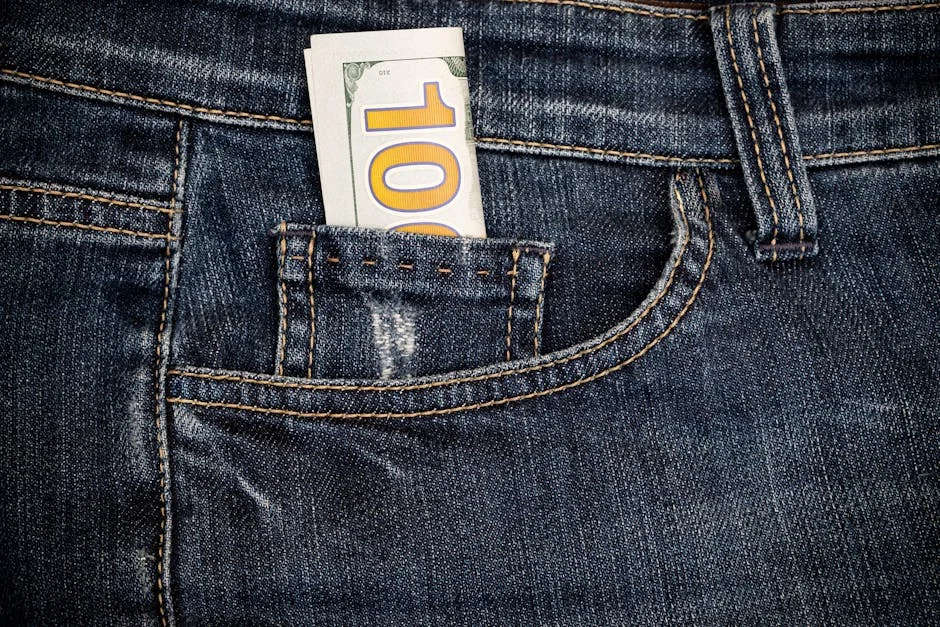 Wealthy Investors Withdraw Billions from US Amid 'De-Dollarization' Trend — Politics World